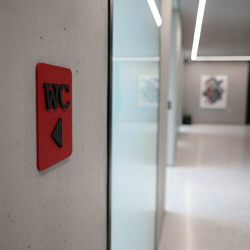 WC Schild | Links