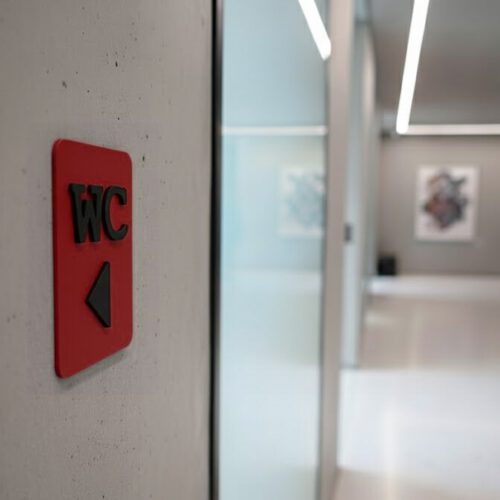 WC Schild | Links